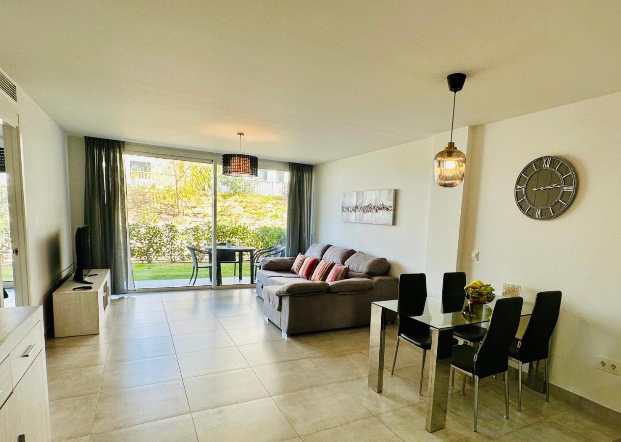 2-Bedroom-Apartment With A Terrace, Pool, Gym Малага Экстерьер фото
